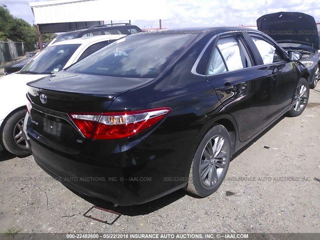 4T1BF1FK1HU408240 - 2017 TOYOTA CAMRY LE/XLE/SE/XSE BLACK photo 4