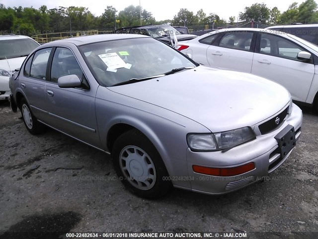 JN1CA21D7TT735460 - 1996 NISSAN MAXIMA GLE/GXE/SE SILVER photo 1