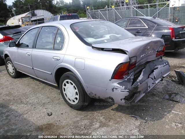 JN1CA21D7TT735460 - 1996 NISSAN MAXIMA GLE/GXE/SE SILVER photo 3