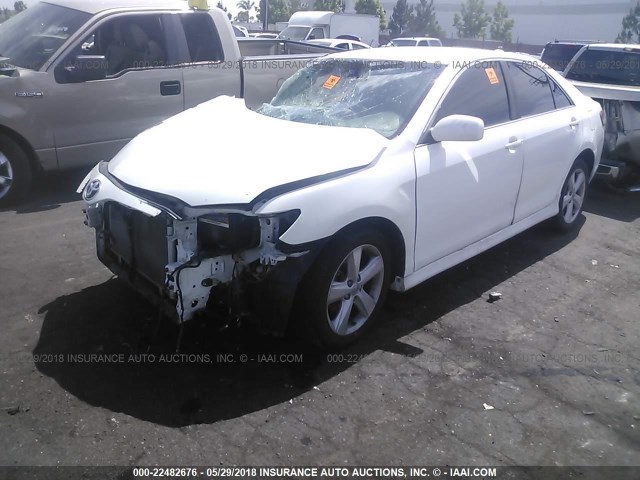 4T1BF3EK6BU660182 - 2011 TOYOTA CAMRY SE/LE/XLE WHITE photo 2