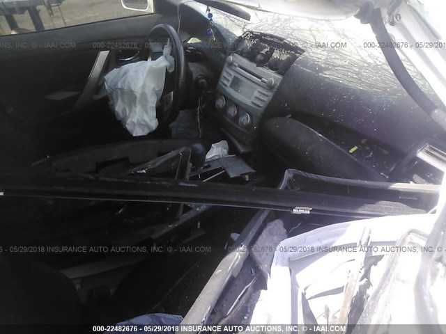 4T1BF3EK6BU660182 - 2011 TOYOTA CAMRY SE/LE/XLE WHITE photo 5