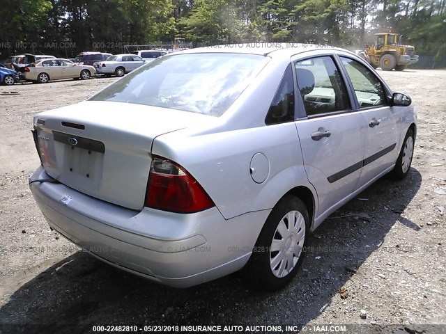 1FAFP34N07W279931 - 2007 FORD FOCUS ZX4/S/SE/SES 银色 照片 4
