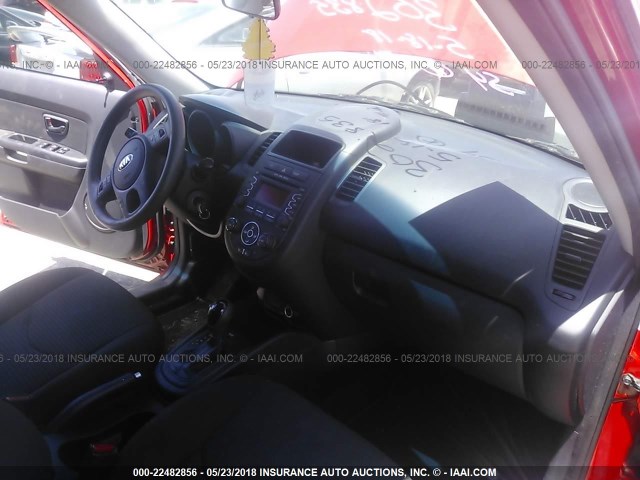 KNDJT2A50D7608311 - 2013 KIA SOUL RED photo 5