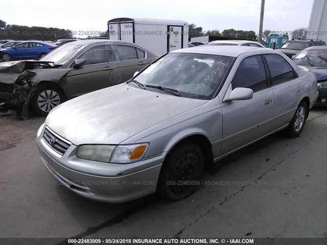 4T1BF22K3YU098054 - 2000 TOYOTA CAMRY LE/XLE SILVER photo 2