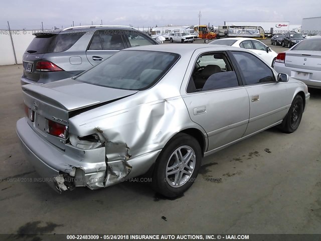 4T1BF22K3YU098054 - 2000 TOYOTA CAMRY LE/XLE SILVER photo 4