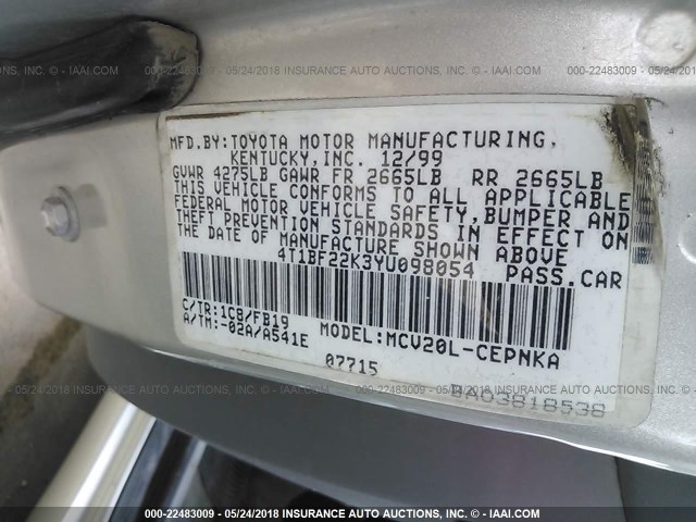 4T1BF22K3YU098054 - 2000 TOYOTA CAMRY LE/XLE Silber Foto 9