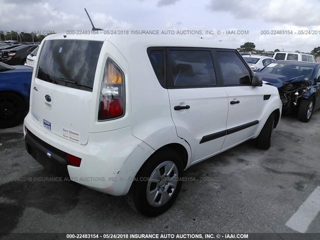 KNDJT2A1XB7307345 - 2011 KIA SOUL WHITE photo 4