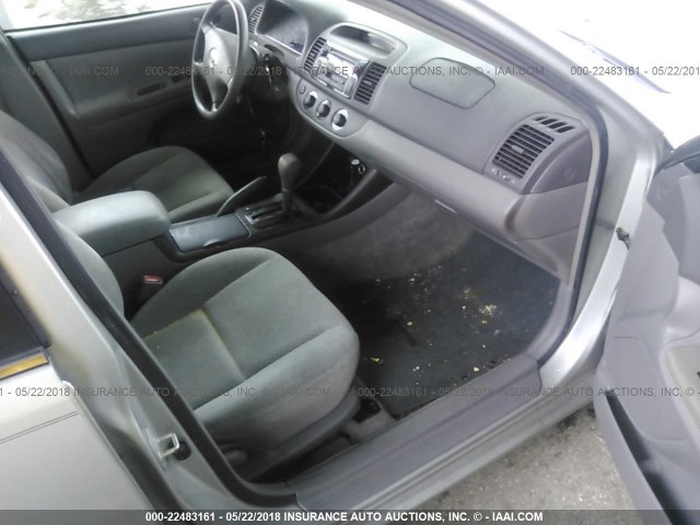 4T1BE32K53U173189 - 2003 TOYOTA CAMRY LE/XLE/SE ვერცხლისფერი ფოტო 5