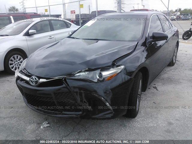 4T1BF1FK5HU729276 - 2017 TOYOTA CAMRY LE/XLE/SE/XSE BLACK photo 6