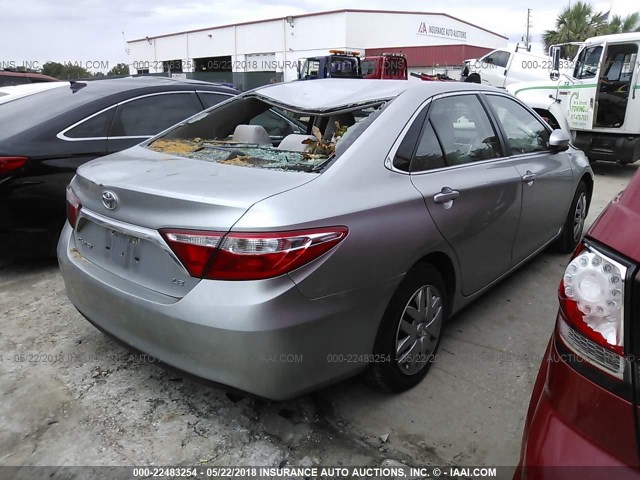 4T1BF1FK1GU174437 - 2016 TOYOTA CAMRY LE/XLE/SE/XSE SILVER photo 4