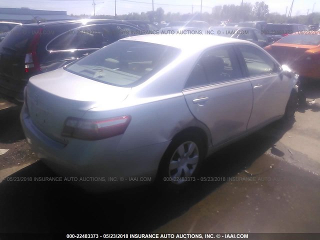 4T1BE46KX9U283258 - 2009 TOYOTA CAMRY SE/LE/XLE SILVER photo 4