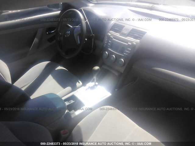 4T1BE46KX9U283258 - 2009 TOYOTA CAMRY SE/LE/XLE SILVER photo 5