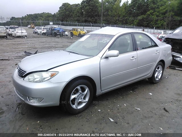 4T1BE32K35U520585 - 2005 TOYOTA CAMRY LE/XLE/SE Gümüş foto 2
