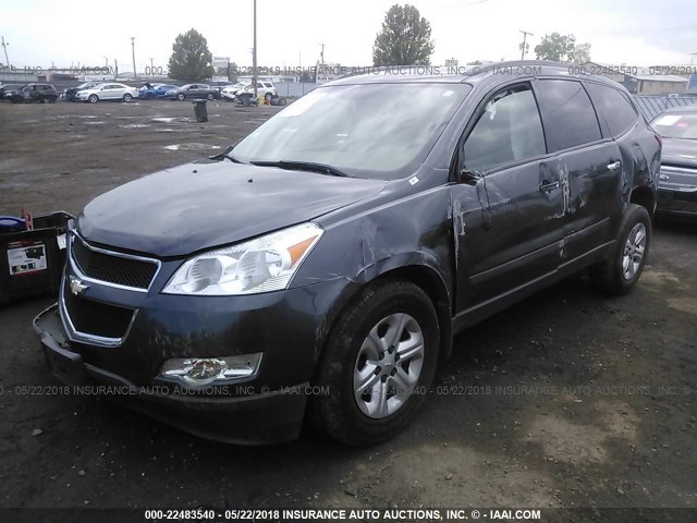 1GNKREED9CJ337053 - 2012 CHEVROLET TRAVERSE LS GRAY photo 2