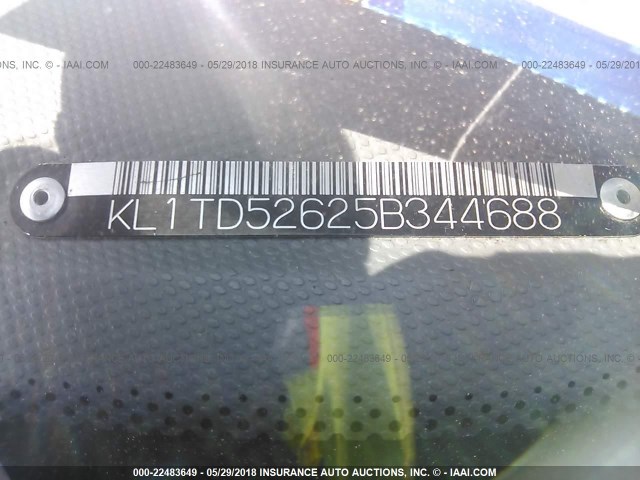 KL1TD52625B344688 - 2005 CHEVROLET AVEO LS BLUE photo 9