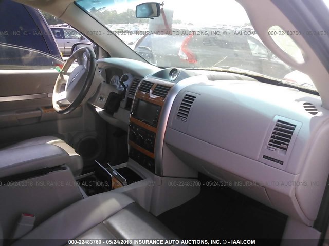 1A8HX58N28F150088 - 2008 CHRYSLER ASPEN LIMITED GOLD photo 5