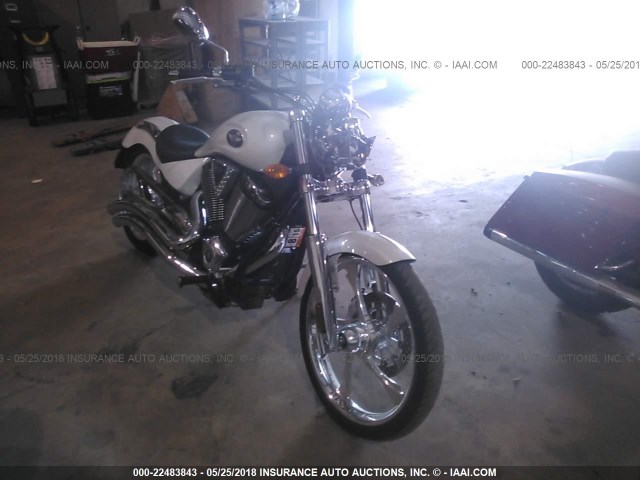 5VPGB26D793002291 - 2009 VICTORY MOTORCYCLES VEGAS თეთრი ფოტო 1