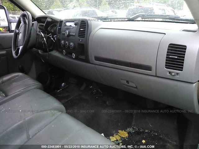 1GC3CVBG2AF123762 - 2010 CHEVROLET SILVERADO C2500 HEAVY DUTY WHITE photo 5