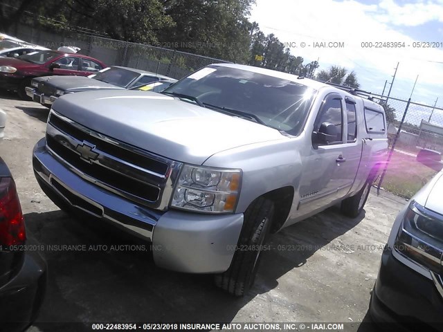 1GCSCSE04AZ290518 - 2010 CHEVROLET SILVERADO C1500 LT SILVER photo 2