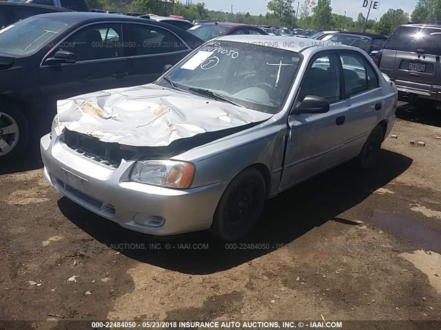 KMHCG45C01U240111 - 2001 HYUNDAI ACCENT GL SILVER photo 2