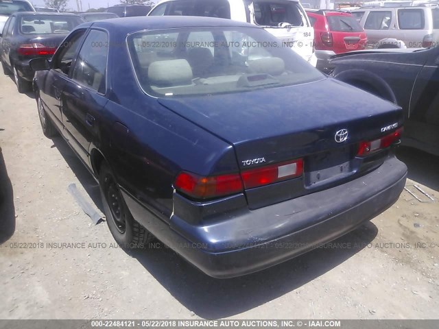 JT2BG22K5V0021425 - 1997 TOYOTA CAMRY LE/XLE BLUE photo 3