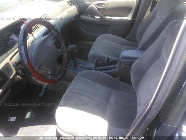 JT2BG22K5V0021425 - 1997 TOYOTA CAMRY LE/XLE BLUE photo 5