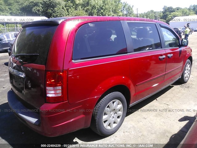 2A8HR44H88R629001 - 2008 CHRYSLER TOWN & COUNTRY LX RED photo 4