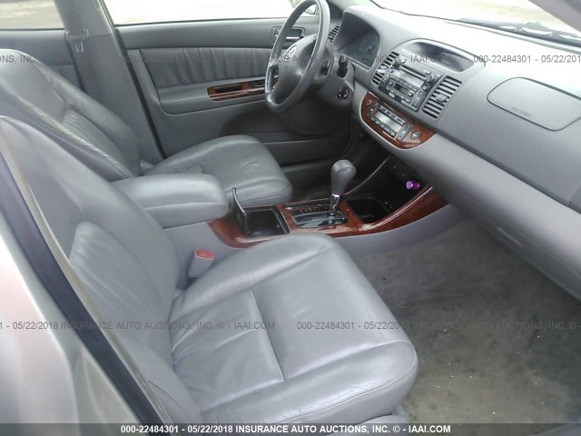 JTDBF30K730149195 - 2003 TOYOTA CAMRY LE/XLE SILVER photo 5