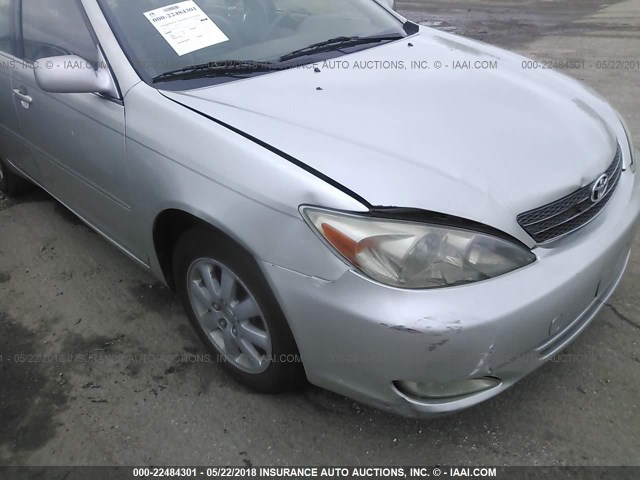 JTDBF30K730149195 - 2003 TOYOTA CAMRY LE/XLE Silber Foto 6