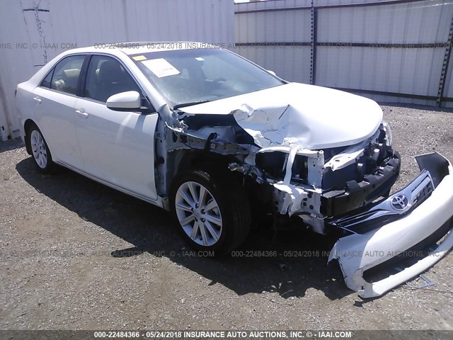 4T1BF1FK7EU446129 - 2014 TOYOTA CAMRY L/SE/LE/XLE 白色 照片 1