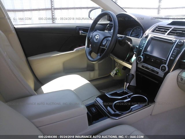 4T1BF1FK7EU446129 - 2014 TOYOTA CAMRY L/SE/LE/XLE 白色 照片 5