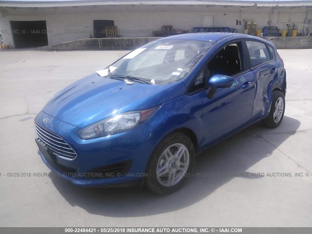 3FADP4EJ5JM106910 - 2018 FORD FIESTA SE BLUE photo 2