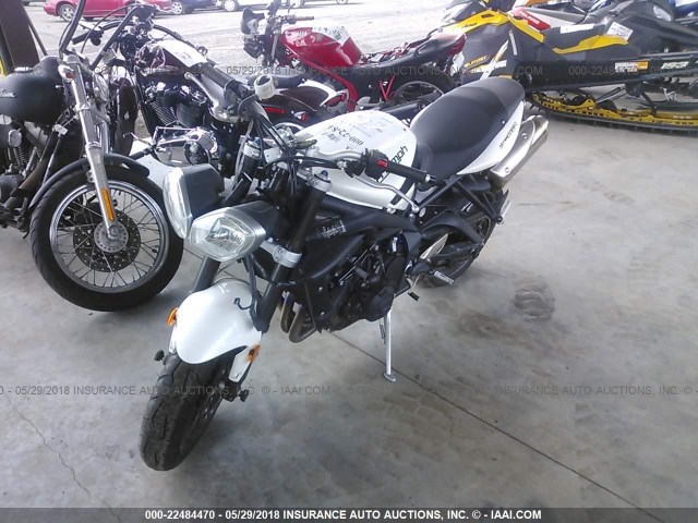 SMTD02NE6CT536215 - 2012 TRIUMPH MOTORCYCLE STREET TRIPLE R WHITE photo 2