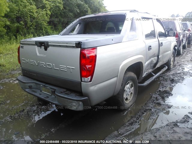 3GNEC12T44G200186 - 2004 CHEVROLET AVALANCHE C1500 SILVER photo 4