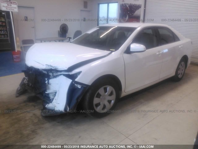 4T1BF1FK8CU623719 - 2012 TOYOTA CAMRY SE/LE/XLE WHITE photo 2