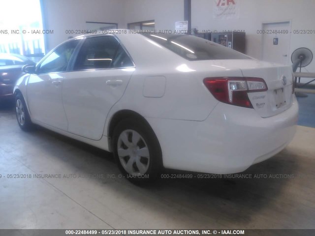 4T1BF1FK8CU623719 - 2012 TOYOTA CAMRY SE/LE/XLE WHITE photo 3