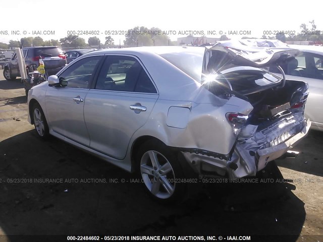 4T1BF1FK7EU341106 - 2014 TOYOTA CAMRY L/SE/LE/XLE 银色 照片 3