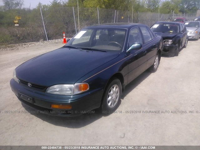 4T1BG12KXTU700819 - 1996 TOYOTA CAMRY DX/LE/XLE მწვანე ფოტო 2