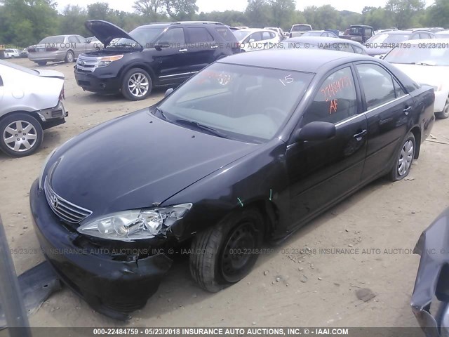 4T1BE32K45U386637 - 2005 TOYOTA CAMRY LE/XLE/SE შავი ფოტო 2