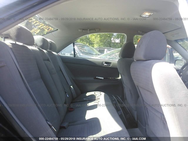 4T1BE32K45U386637 - 2005 TOYOTA CAMRY LE/XLE/SE შავი ფოტო 8