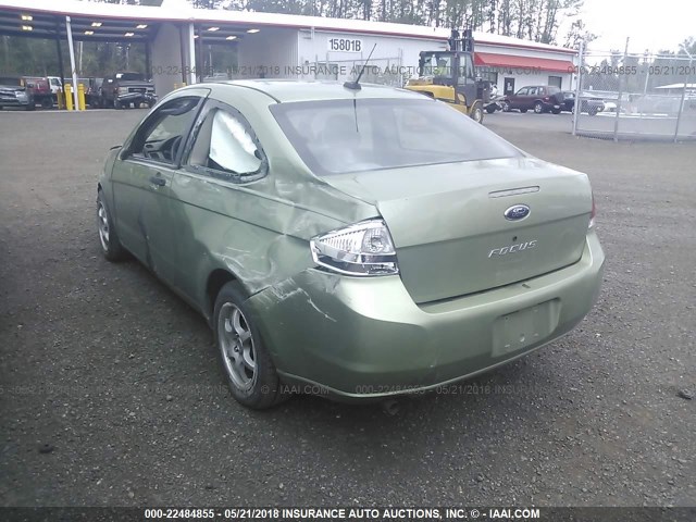 1FAHP32N58W153366 - 2008 FORD FOCUS S/SE GREEN photo 3