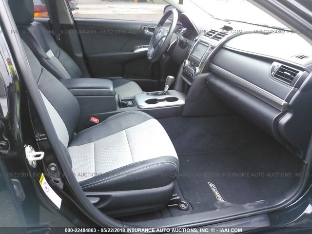4T1BF1FK7CU121171 - 2012 TOYOTA CAMRY SE/LE/XLE 黑色 照片 5