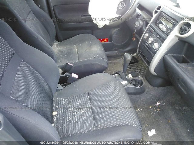 JTLKT324740142213 - 2004 TOYOTA SCION XB BLACK photo 5