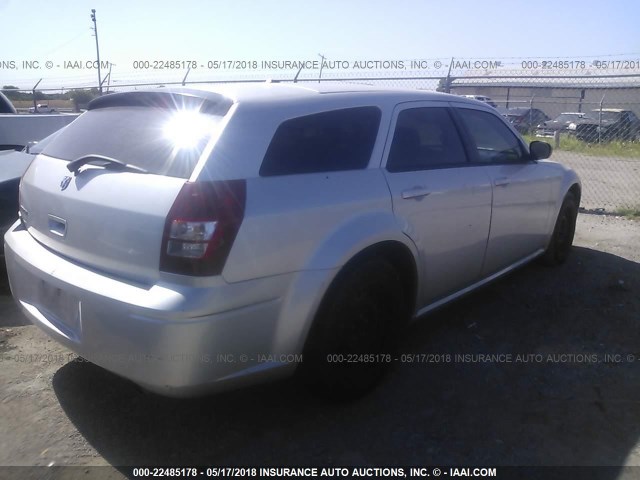 2D4FV47T27H714658 - 2007 DODGE MAGNUM SE SILVER photo 4