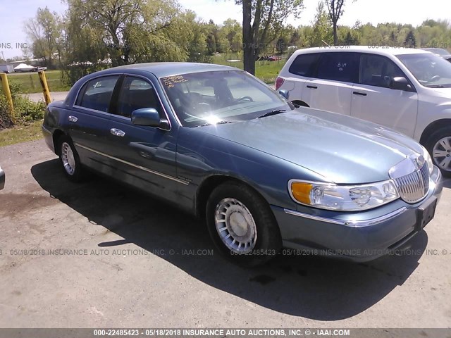1LNHM81W92Y628793 - 2002 LINCOLN TOWN CAR EXECUTIVE Blau Foto 1