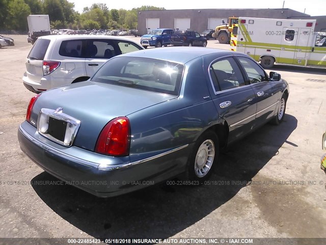 1LNHM81W92Y628793 - 2002 LINCOLN TOWN CAR EXECUTIVE Blau Foto 4