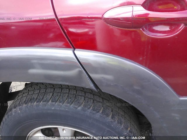 4F2CZ04185KM17044 - 2005 MAZDA TRIBUTE S RED photo 6