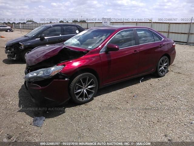 4T1BK1FK4FU556472 - 2015 TOYOTA CAMRY XSE/XLE Tünd qırmızı foto 2