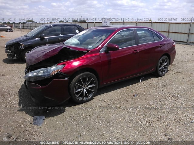 4T1BK1FK4FU556472 - 2015 TOYOTA CAMRY XSE/XLE MAROON photo 2