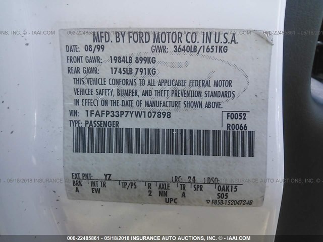 1FAFP33P7YW107898 - 2000 FORD FOCUS LX WHITE photo 9